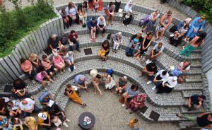 cropped-Atrium_Migrationszentrum__von_oben-rotated-1