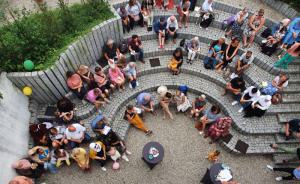 cropped-Atrium_Migrationszentrum__von_oben-rotated-3